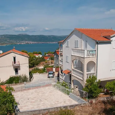 Διαμέρισμα Mia Τρογκίρ